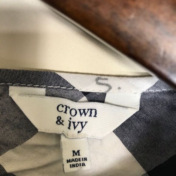 Lot Of 3 Crown & Ivy Women’s Blouse Tops Size Medium - Picture 3 of 11